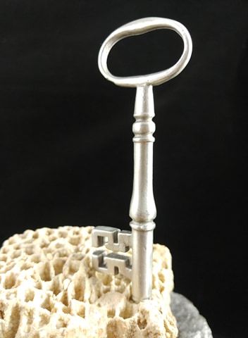 Key (large)