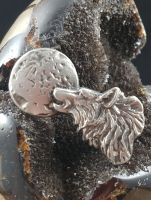 Wolf Howling at the Moon Pin