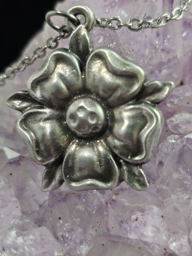 Tudor Rose collectible pewter necklace