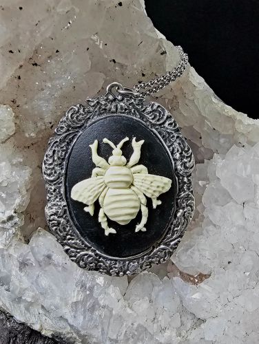 Bee Cameo Necklace (large)