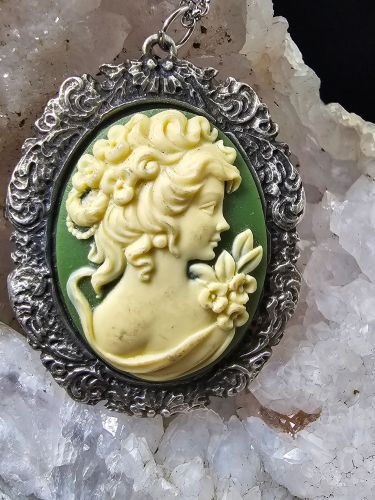 Cameo - Cream Silhouette on Green